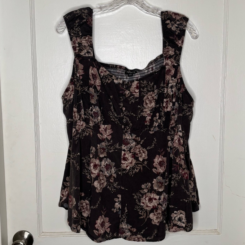 Torrid floral sleeveless peplum top